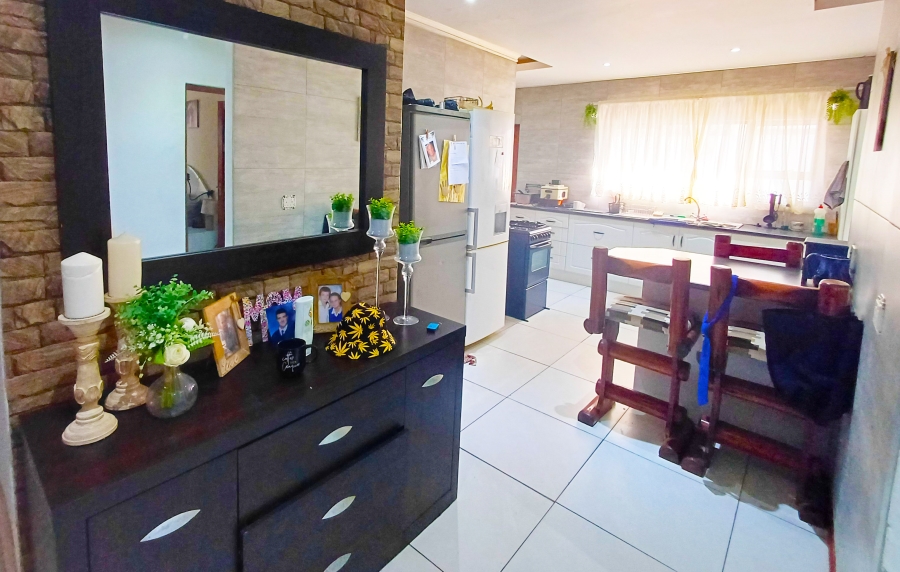 7 Bedroom Property for Sale in Kleinmond Western Cape